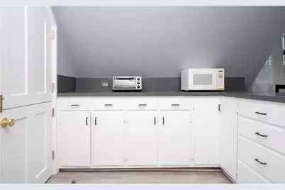 438 Wolcott Avenue #6, Middletown, RI 02842 - Photo 11