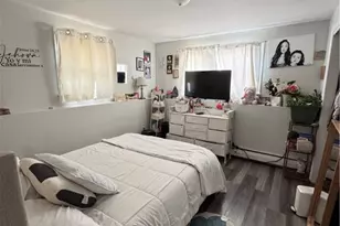 321 Budlong Rd, Cranston, RI 02920 - Photo 11