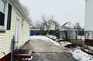138 Glenbridge Ave, Providence, RI 02909 - Photo 27