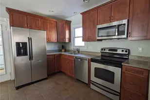 16 Dartmouth St, Newport, RI 02840 - Photo 7