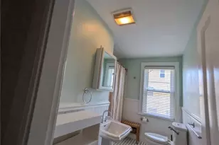 16 Dartmouth St, Newport, RI 02840 - Photo 9