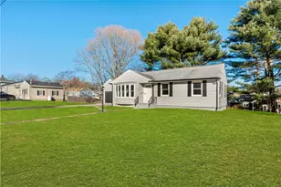 54 Doris Ave, Tiverton, RI 02878 - Photo 3