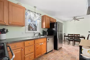 37 Washington St, North Providence, RI 02904 - Photo 11