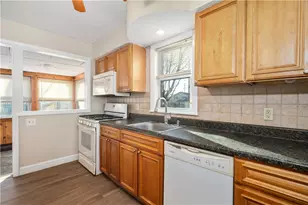 86 Sherwood St, Cranston, RI 02920 - Photo 9