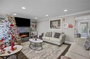 366 Woodbine St, Cranston, RI 02910 - Photo 9