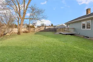 26 Ledge Dr, West Warwick, RI 02893 - Photo 5