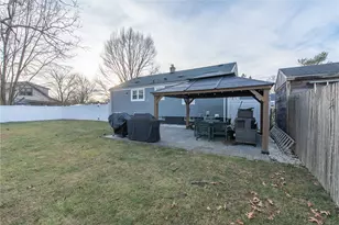 72 Hollis Ave, Warwick, RI 02889 - Photo 9