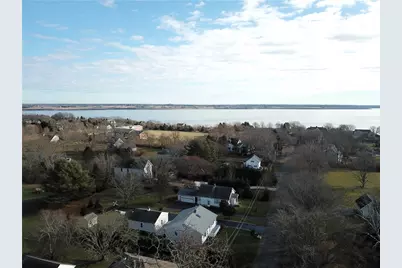 222 Peckham Avenue, Middletown, RI 02842 - Photo 3