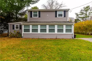 137 Bonnet Shores Rd, Narragansett, RI 02882 - Photo 1