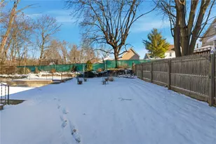 92 Rockland Ave, Woonsocket, RI 02895 - Photo 9