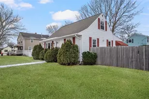 77 Buttonwoods Ave, Warwick, RI 02886 - Photo 11