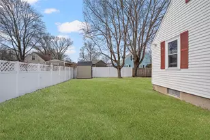 77 Buttonwoods Ave, Warwick, RI 02886 - Photo 35