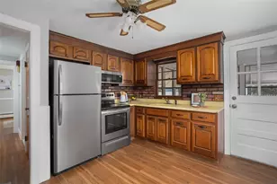 77 Buttonwoods Ave, Warwick, RI 02886 - Photo 17