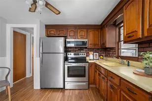 77 Buttonwoods Ave, Warwick, RI 02886 - Photo 7