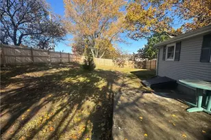 7 Michigan Ave, Warwick, RI 02888 - Photo 19