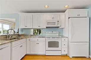 18 Warren Ave, Middletown, RI 02840 - Photo 11