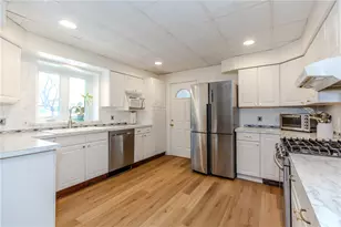 10 Mott St, Johnston, RI 02919 - Photo 11