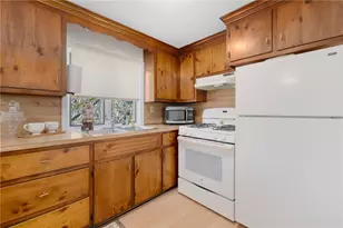 45 E St, Bristol, RI 02809 - Photo 5