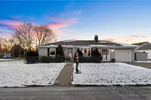 29 Robert St, Tiverton, RI 02878 - Photo 1