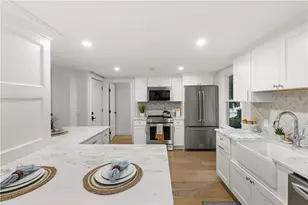 51 Poplar St, Newport, RI 02840 - Photo 3