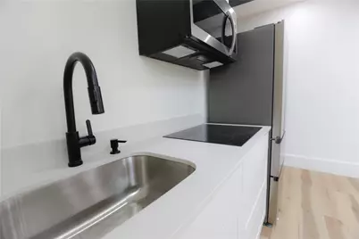 686 Broadway #3R, Pawtucket, RI 02860 - Photo 3