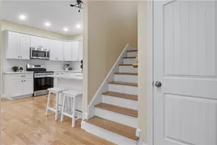 102 Ames St, Pawtucket, RI 02861 - Photo 9