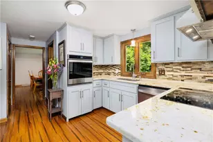 8 Winterberry Dr, Coventry, RI 02816 - Photo 3