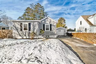 51 Smythe St, Middletown, RI 02842 - Photo 35