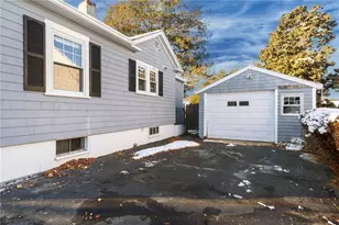51 Smythe St, Middletown, RI 02842 - Photo 31