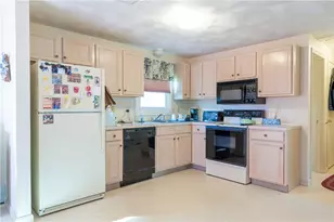 88 Greene St, East Greenwich, RI 02818 - Photo 3