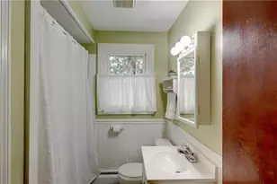 135 Holly Rd, South Kingstown, RI 02879 - Photo 3