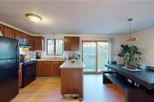 19 Pavilion Ct, Cranston, RI 02920 - Photo 15