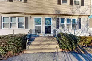 19 Pavilion Ct, Cranston, RI 02920 - Photo 7