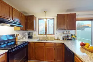 19 Pavilion Ct, Cranston, RI 02920 - Photo 23