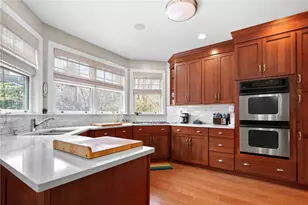 28 Pond Ave, Newport, RI 02840 - Photo 13
