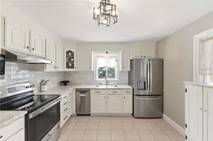 11 Gladding St, Bristol, RI 02809 - Photo 5