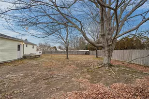 142 Stoneham Dr, Woonsocket, RI 02895 - Photo 33