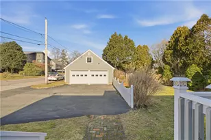128 Ruggles Ave, Newport, RI 02840 - Photo 7