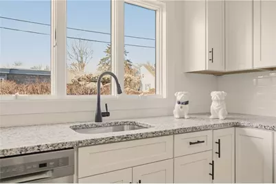 128 Ruggles Avenue, Newport, RI 02840 - Photo 9