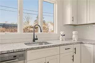 128 Ruggles Ave, Newport, RI 02840 - Photo 9