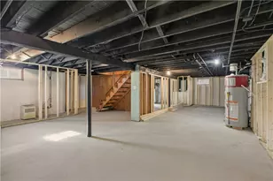 128 Ruggles Ave, Newport, RI 02840 - Photo 31