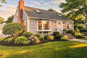 128 Ruggles Ave, Newport, RI 02840 - Photo 1