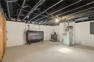 128 Ruggles Ave, Newport, RI 02840 - Photo 29