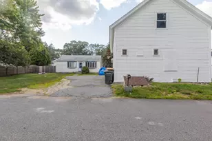 7 Belvedere St, Johnston, RI 02919 - Photo 5