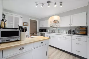 7 Bay Ave, Barrington, RI 02806 - Photo 9