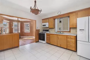 82 Clemence St, Cranston, RI 02920 - Photo 9