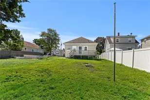 26 Mayflower St, East Providence, RI 02914 - Photo 11