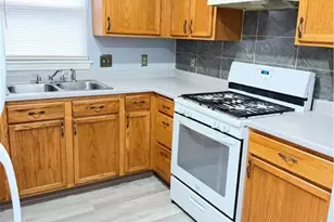 132 Pavilion Ave, Providence, RI 02905 - Photo 5