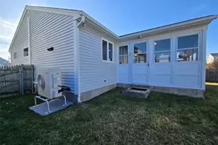 39 Elizabeth Rd, Narragansett, RI 02882 - Photo 3