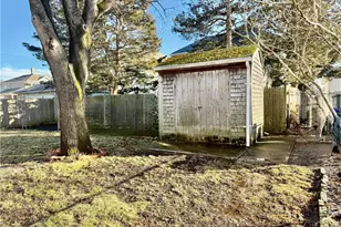 139 Suffolk Ave, Pawtucket, RI 0261 - Photo 27